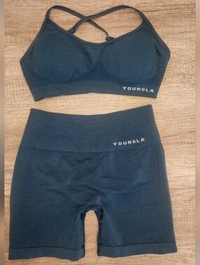 YoungLA Set Deep Teal Seamless Sports Bra & Scrunch Bike Shorts M